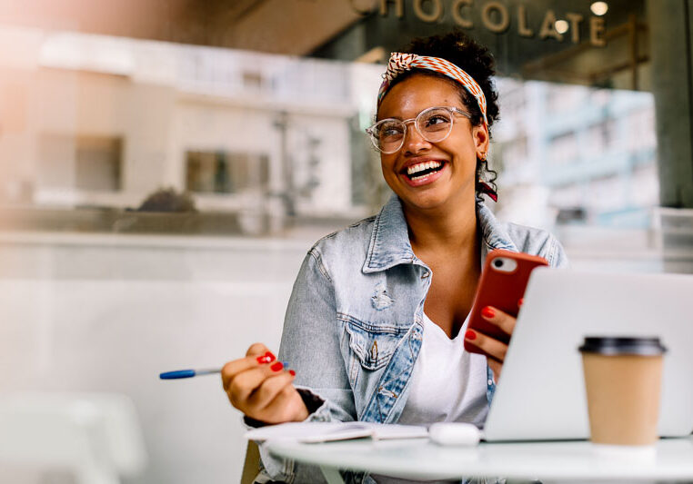 woman-working-at-cafe-800x533 woman working at laptop in a cafe